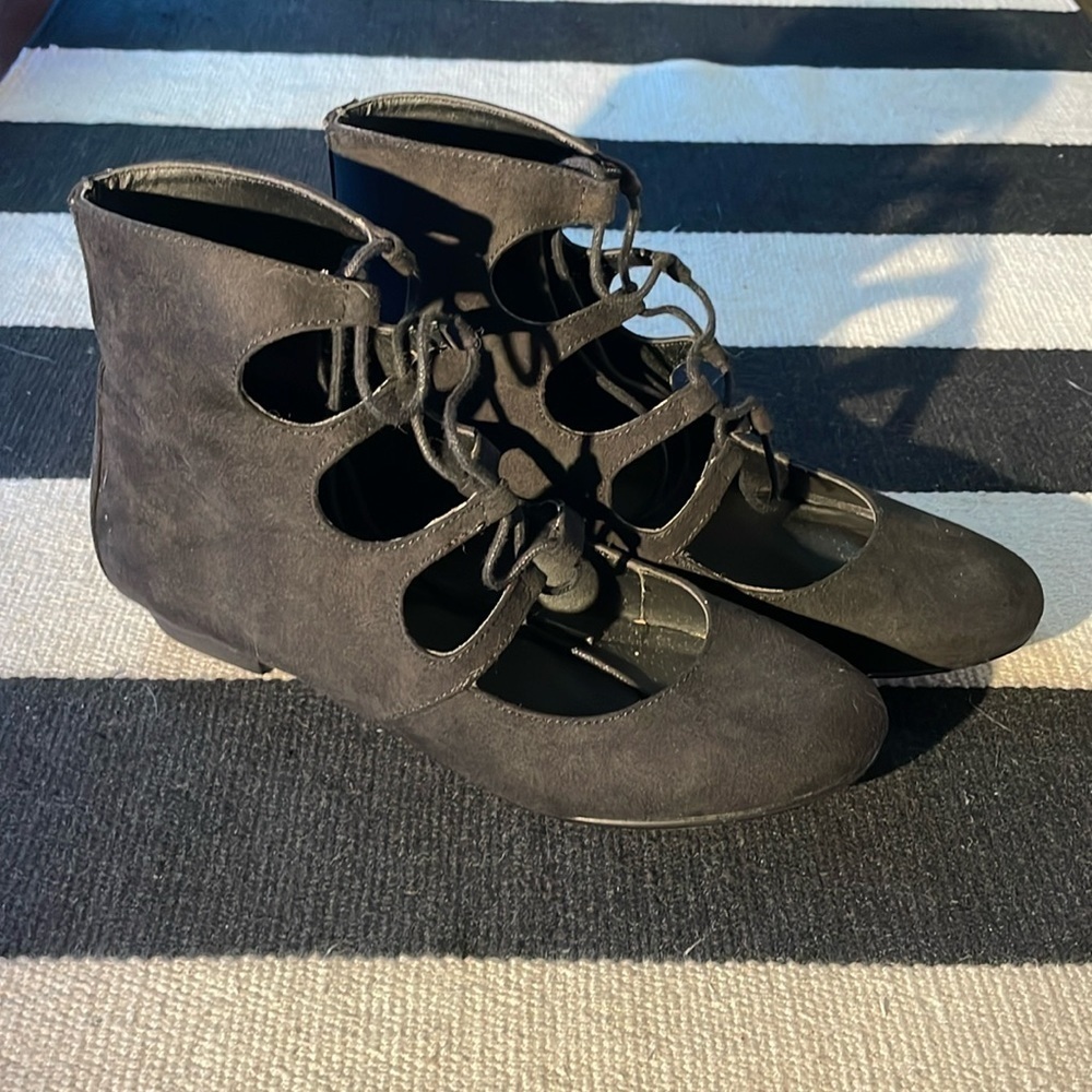 Laced Flats Size 7​​​